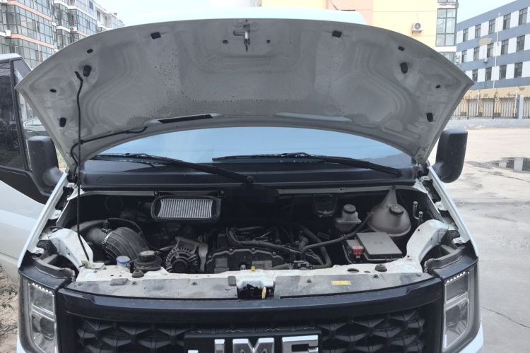 Used JMC Fushun 2023 2.0T Manual Short-Wheelbase Mid-Top Commercial Multi-Purpose 6-Seater Passenger Vehicle Engine Bay