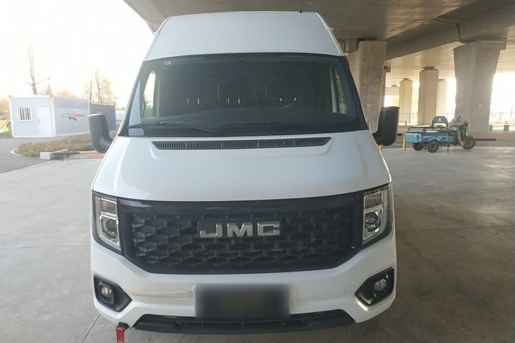 Used JMC Fushun 2023 2.0T Automatic Mid-Drive High-Roof Commercial Van Transport Vehicle with 2/3 Seats Exterior 1