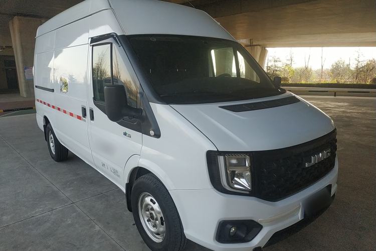 Used JMC Fushun 2023 2.0T Automatic Mid-Drive High-Roof Commercial Van Transport Vehicle with 2/3 Seats Exterior 2