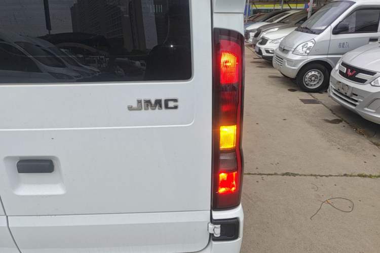 Used JMC Fushun 2023 2.0T Manual Short-Wheelbase Mid-Height Commercial Multi-Purpose 5-Seater Passenger Vehicle Exterior 3