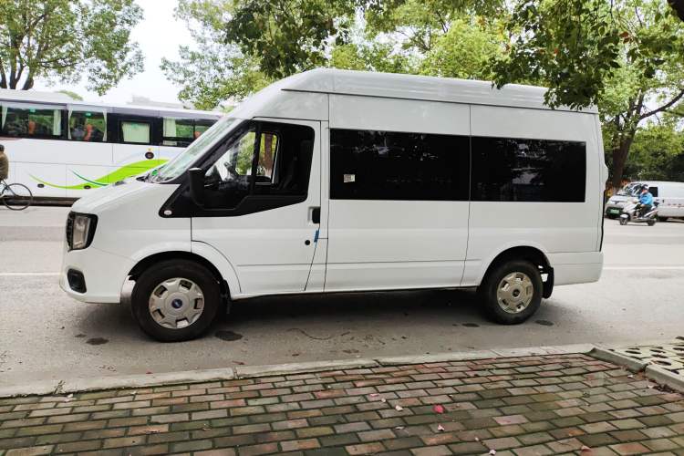 Used JMC Fushun 2023 2.0T Automatic Mid-Range High-Roof Commercial Multi-Purpose 7-Seater Passenger Vehicle Exterior 3