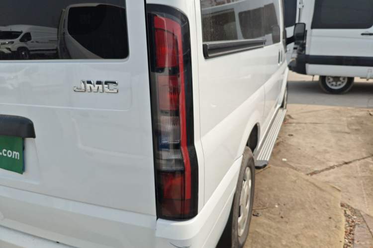 Used JMC Fushun 2023 2.0T Manual Short Wheelbase Low-Roof Commercial Multi-Purpose Passenger Vehicle 6 Seats with Lift-Up Tailgate Exterior 3