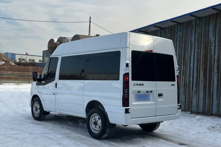 Used JMC Fushun 2023 2.0T Automatic Short-Wheelbase Mid-Top Commercial Multi-Purpose 6-Seater Passenger Vehicle Exterior 5