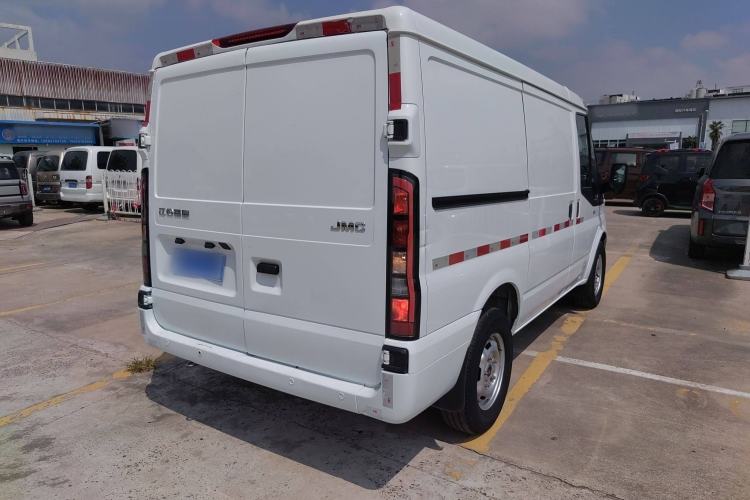 Used JMC Fushun 2023 2.0T Automatic Short-Wheelbase Low-Roof Commercial Van 2/3 Seats with Dual-Opening Tailgate Exterior 5