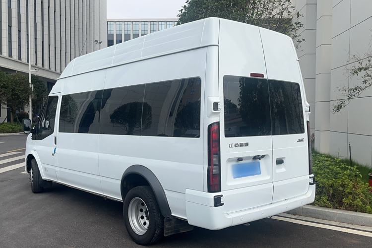 Used JMC Fushun 2023 2.0T Manual Diesel Long-Wheelbase High-Roof Business Van with Dual Rear Tires 6–9 Seats Exterior 5