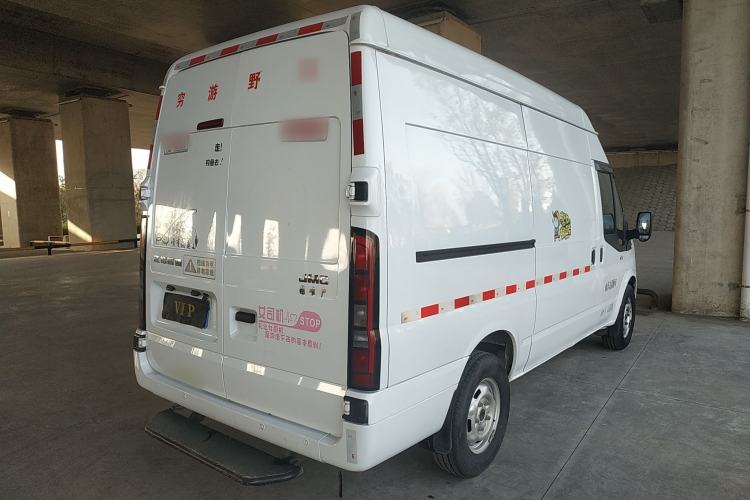 Used JMC Fushun 2023 2.0T Automatic Mid-Drive High-Roof Commercial Van Transport Vehicle with 2/3 Seats Exterior 5