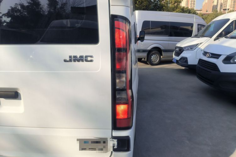 Used JMC Fushun 2023 2.0T Automatic Mid-axle Mid-roof Business-Class 9-Seater Exterior 6