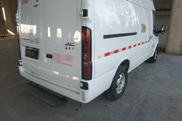 Used JMC Fushun 2023 2.0T Automatic Mid-Drive High-Roof Commercial Van Transport Vehicle with 2/3 Seats Exterior 6