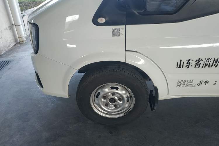 Used JMC Fushun 2023 2.0T Automatic Mid-Drive High-Roof Commercial Van Transport Vehicle with 2/3 Seats Exterior 7