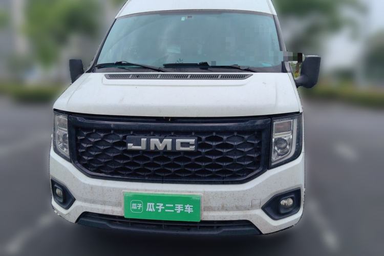 Used JMC Fushun 2023 2.0T Manual Mid-Drive Mid-Roof Commercial Van Transporter 2/3 Seats Front