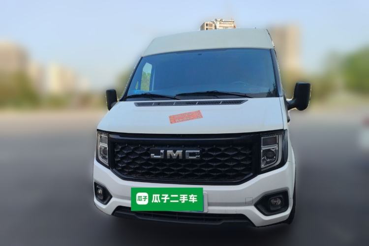 Used JMC Fushun 2023 2.0T Manual Short-Wheelbase Mid-Roof Commercial Van Transporter 2/3 Seats Front