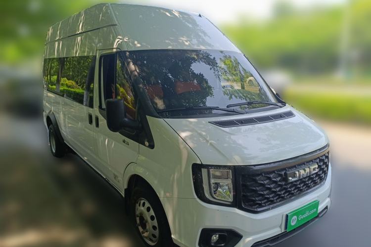 Used JMC Fushun 2023 2.0T Manual Diesel Long-Wheelbase High-Roof Business Van with Dual Rear Tires 6–9 Seats Front Right 45 Deg