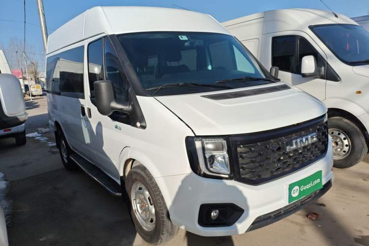 Used JMC Fushun 2023 2.0T Automatic Short-Wheelbase Mid-Top Commercial Multi-Purpose 6-Seater Passenger Vehicle Front Right 45 Deg