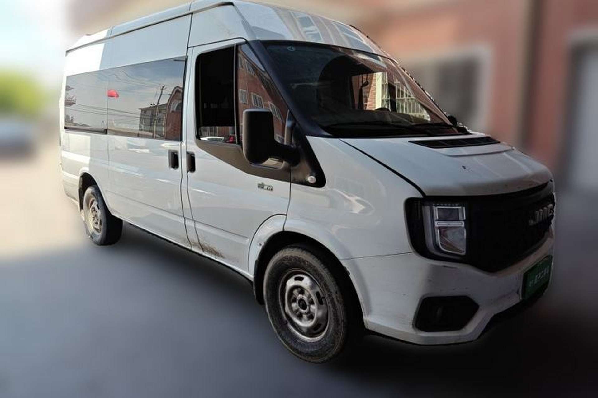 Used JMC Fushun 2023 2.0T Manual Mid-Drive Mid-Roof Commercial Multi-Purpose 7-Seater Passenger Vehicle Front Right 45 Deg