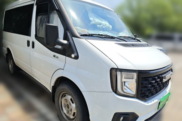 Used JMC Fushun 2023 2.0T Automatic Short-Wheelbase Low-Roof Commercial & Multi-Purpose Passenger Vehicle 6-Seater with Dual-Opening Tailgate Front Right 45 Deg