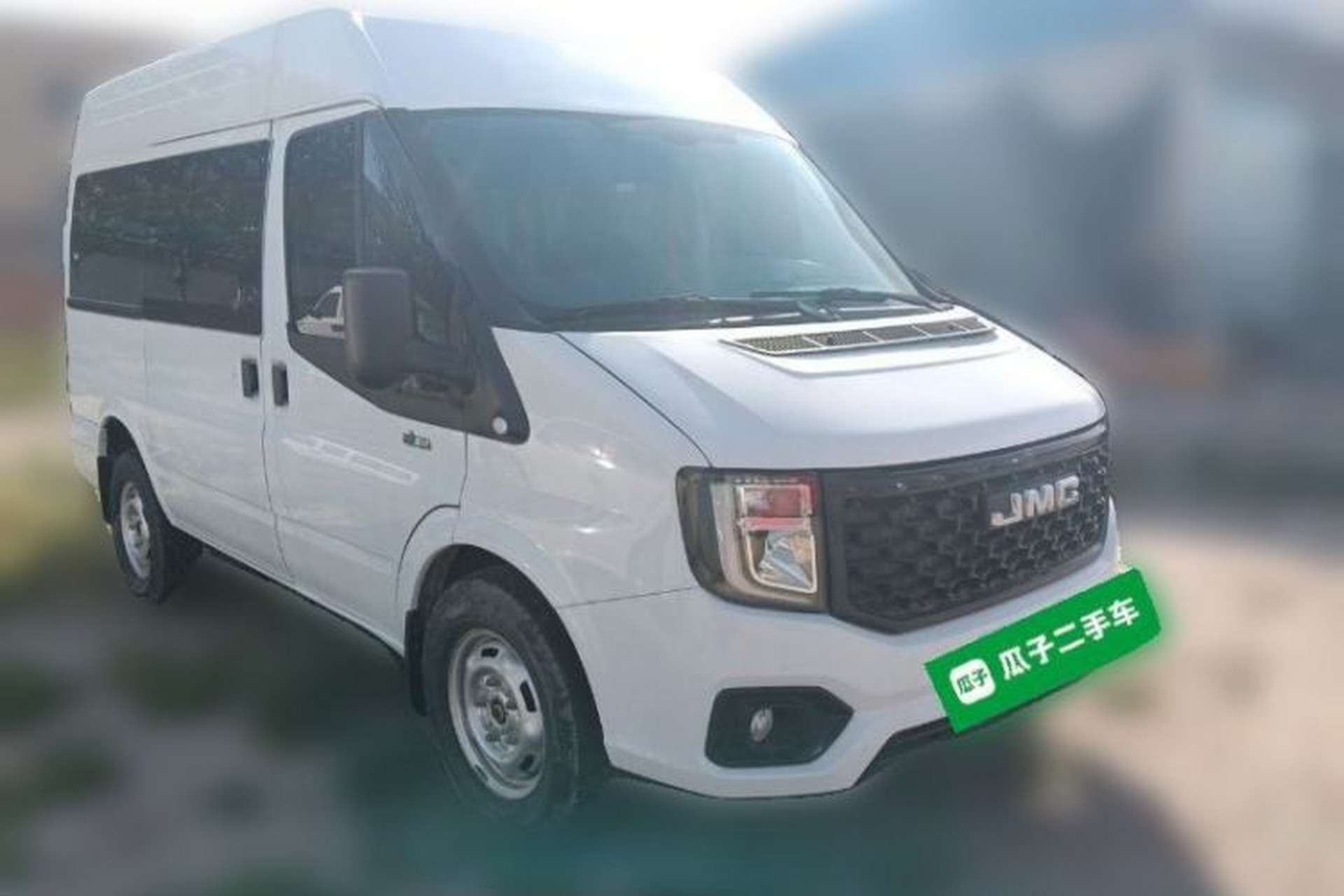 Used JMC Fushun 2023 2.0T Manual Short-Wheelbase Mid-Top Commercial Multi-Purpose 6-Seater Passenger Vehicle Front Right 45 Deg