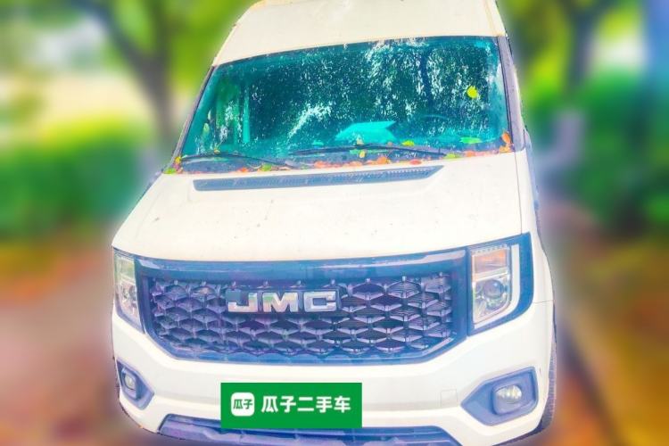 Used JMC Fushun 2023 2.0T Manual Mid-Drive Mid-Roof Commercial Van Transporter 2/3 Seats Front