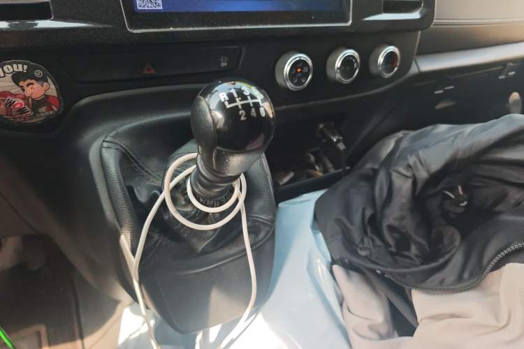 Used JMC Fushun 2023 2.0T Manual Short-Wheelbase Low-Roof Commercial Multi-Purpose Passenger Vehicle 6 Seats with Dual-Opening Tailgate Gear Lever