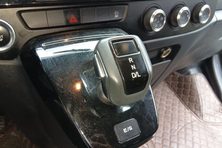 Used JMC Fushun 2023 2.0T Automatic Short-Wheelbase Low-Roof Commercial Van 2/3 Seats with Dual-Opening Tailgate Gear Lever