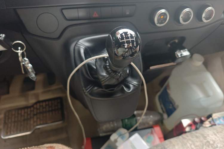 Used JMC Fushun 2023 2.0T Manual Diesel Long-Wheelbase High-Roof Business Van with Dual Rear Tires 6–9 Seats Gear Lever
