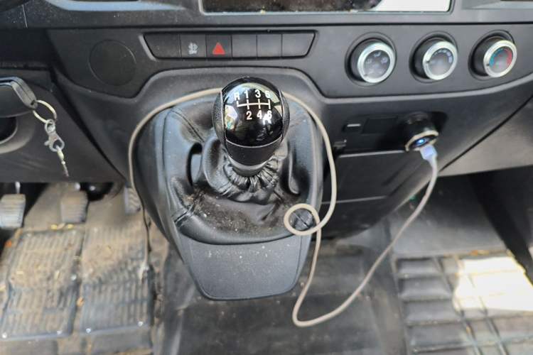 Used JMC Fushun 2023 2.0T Manual Mid-Drive Mid-Roof Commercial Multi-Purpose 7-Seater Passenger Vehicle Gear Lever
