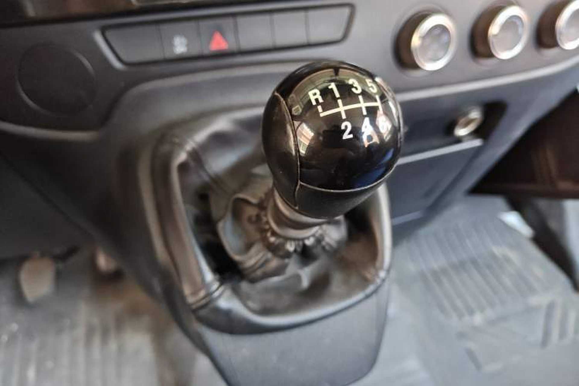 Used JMC Fushun 2023 2.0T Manual Mid-Drive Mid-Roof Commercial Multi-Purpose 7-Seater Passenger Vehicle Gear Lever