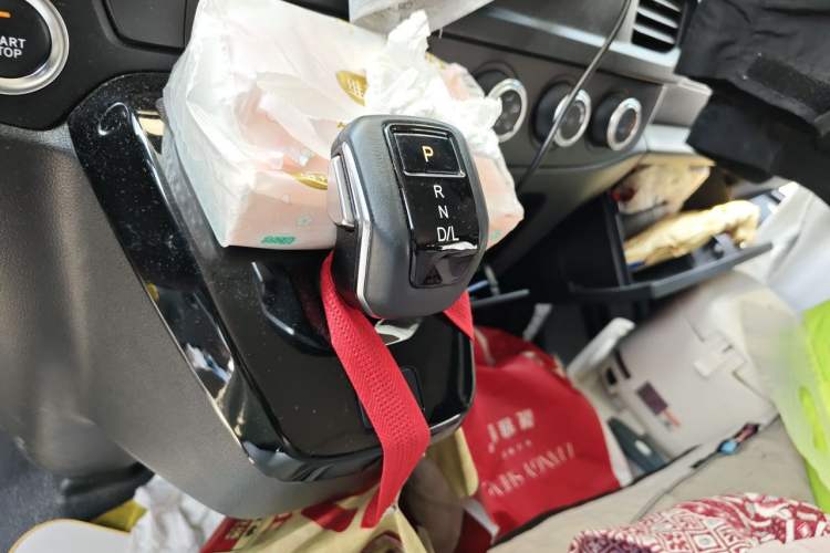 Used JMC Fushun 2023 2.0T Automatic Short-Wheelbase Low-Roof Commercial & Multi-Purpose Passenger Vehicle 6-Seater with Dual-Opening Tailgate Gear Lever
