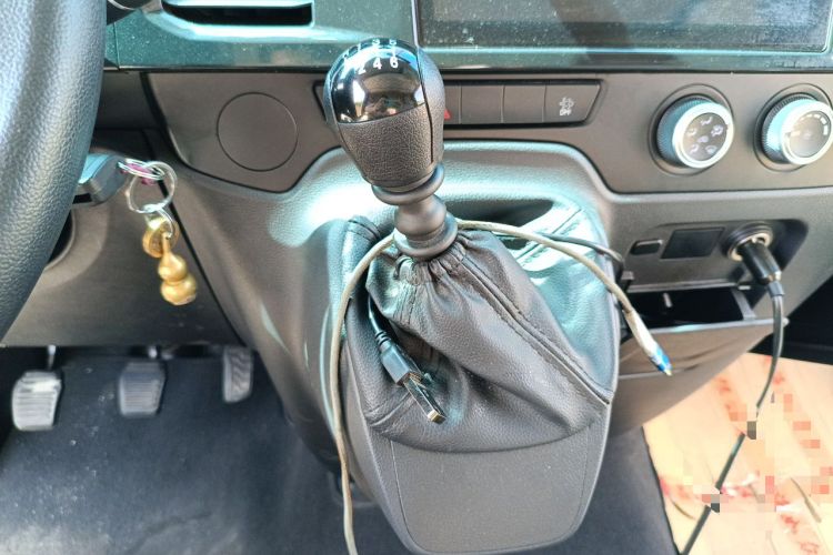 Used JMC Fushun 2023 2.0T Manual Mid-axle Mid-roof Commercial Multi-purpose 6-Seater Passenger Vehicle Gear Lever