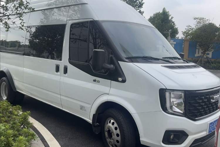 Used JMC Fushun 2023 2.0T Manual Diesel Long-Wheelbase High-Roof Business Van with Dual Rear Tires 6–9 Seats Gear Lever