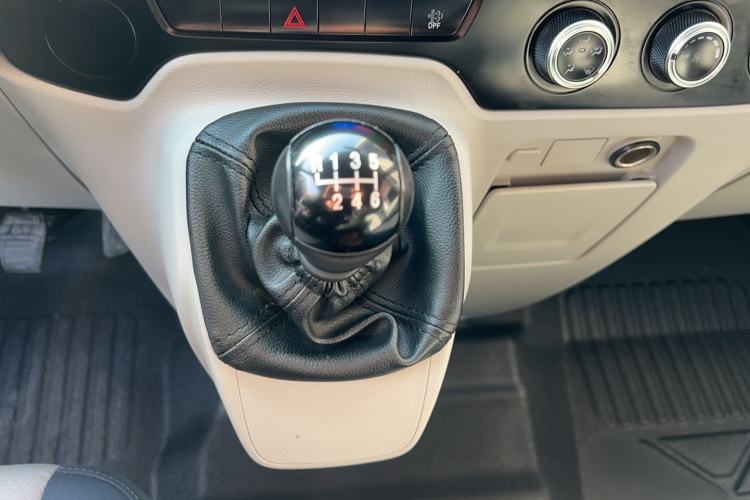Used JMC Fushun 2023 2.0T Manual Mid-Roof Mid-Height Passenger Version Business-Class 9-Seater (Non-Commercial) Gear Lever