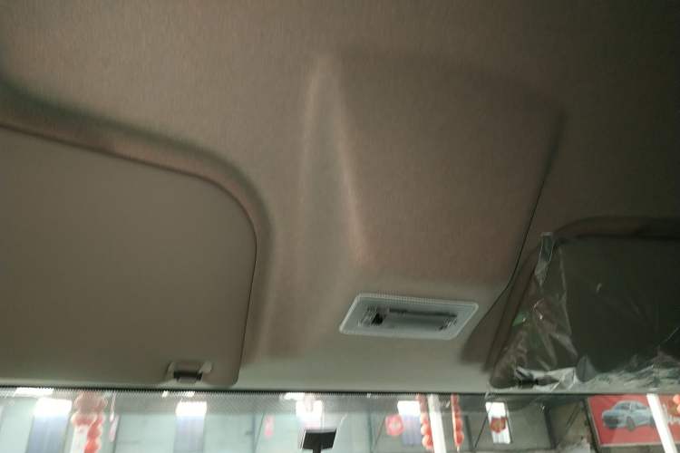 Used JMC Fushun 2023 2.0T Automatic Short-Wheelbase Mid-Top Commercial Multi-Purpose 6-Seater Passenger Vehicle Headliner