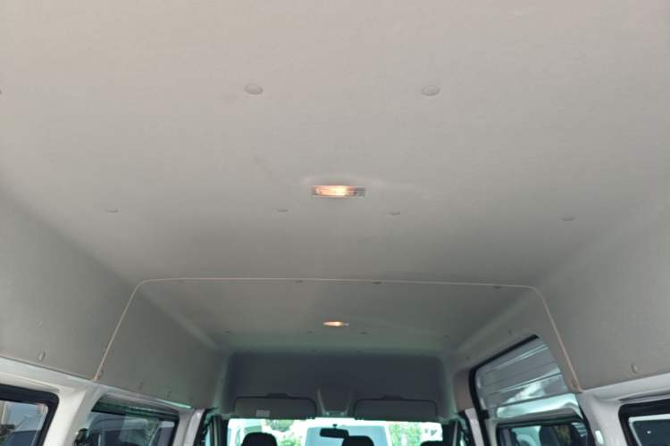 Used JMC Fushun 2023 2.0T Manual Mid-Drive Mid-Roof Commercial Multi-Purpose 7-Seater Passenger Vehicle Headliner