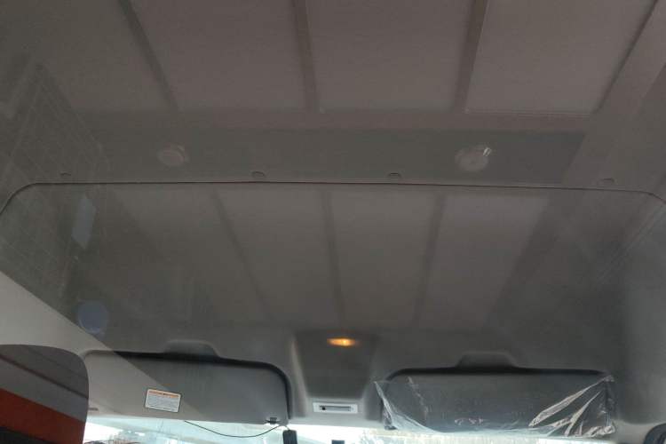 Used JMC Fushun 2023 2.0T Manual Mid-Drive Mid-Roof Commercial Multi-Purpose 7-Seater Passenger Vehicle Headliner