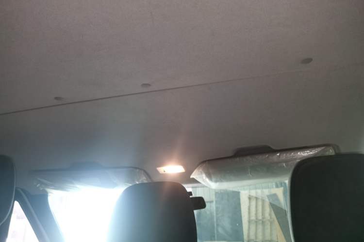 Used JMC Fushun 2023 2.0T Manual Short-Wheelbase Low-Roof Commercial Van 2/3 Seats with Lift-Up Tailgate Headliner