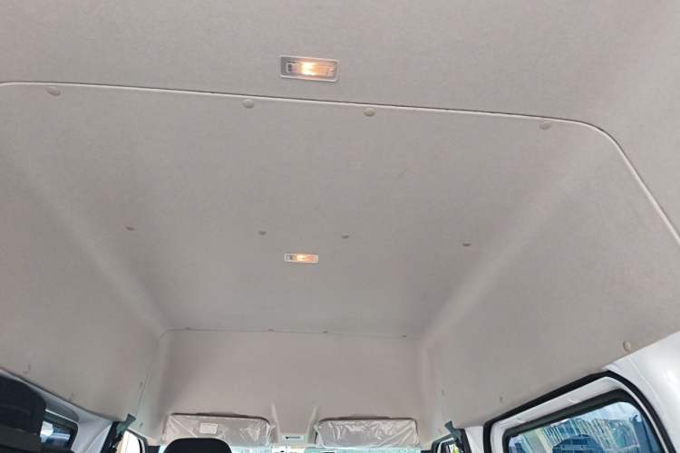 Used JMC Fushun 2023 2.0T Manual Short-Wheelbase Low-Roof Commercial Van 2/3 Seats with Dual-Swing Tailgate Headliner