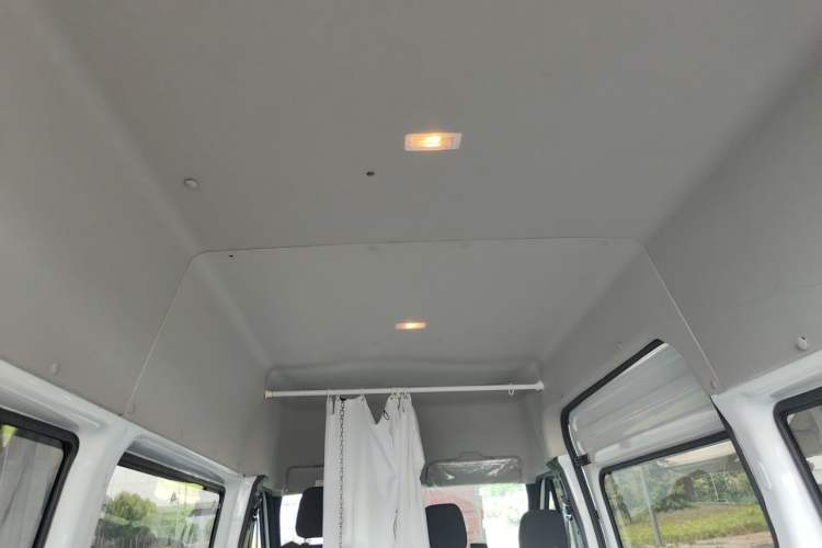 Used JMC Fushun 2023 2.0T Automatic Mid-Range High-Roof Commercial Multi-Purpose 7-Seater Passenger Vehicle Headliner