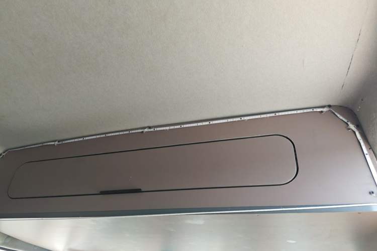 Used JMC Fushun 2023 2.0T Automatic Mid-Range Mid-Roof Commercial Multi-Purpose 7-Seater Passenger Vehicle Headliner