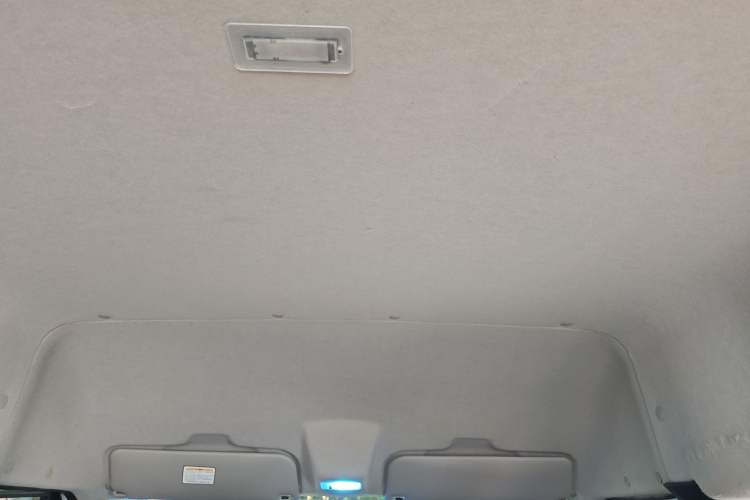 Used JMC Fushun 2023 2.0T Automatic Short-Wheelbase Mid-Top Commercial Multi-Purpose 6-Seater Passenger Vehicle Headliner