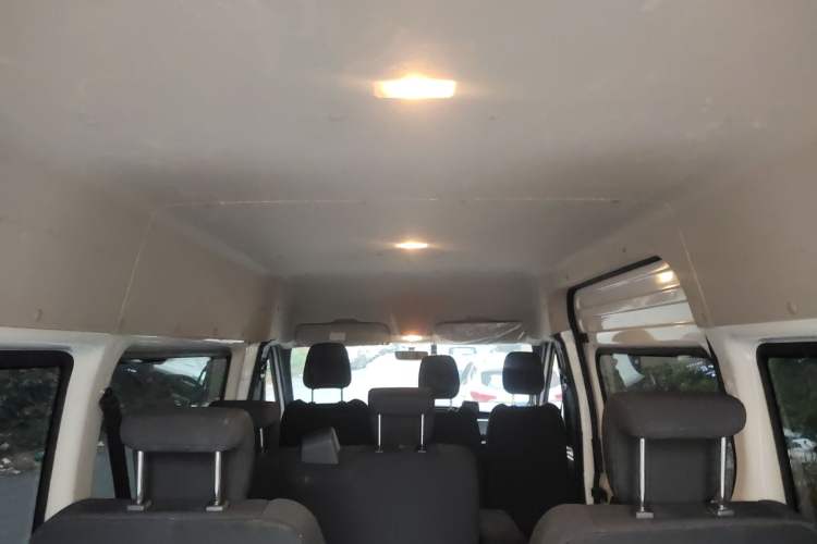 Used JMC Fushun 2023 2.0T Manual Mid-Drive Mid-Roof Commercial Multi-Purpose 7-Seater Passenger Vehicle Headliner