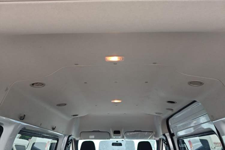 Used JMC Fushun 2023 2.0T Manual Mid-axle Mid-roof Business-Class 9-Seater (Non-Commercial) Headliner