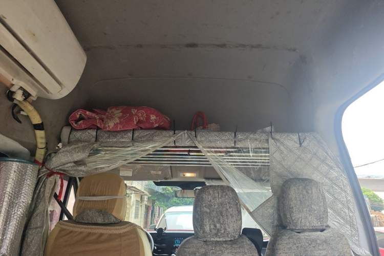Used JMC Fushun 2023 2.0T Manual Diesel Long-Wheelbase High-Roof Business Van with Dual Rear Tires 6–9 Seats Headliner