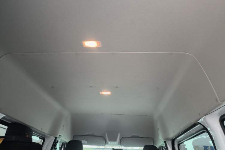 Used JMC Fushun 2023 2.0T Manual Short-Wheelbase Mid-Height Commercial Multi-Purpose 5-Seater Passenger Vehicle Headliner