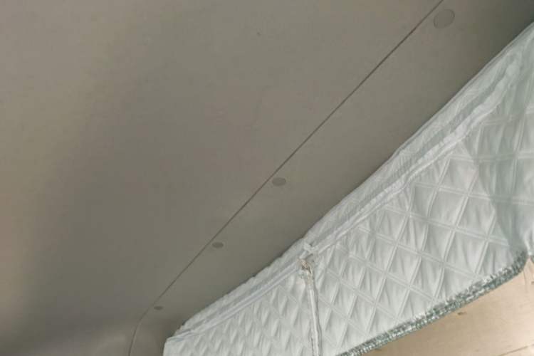 Used JMC Fushun 2023 2.0T Manual Short-Wheelbase Mid-Height Commercial Multi-Purpose 5-Seater Passenger Vehicle Headliner