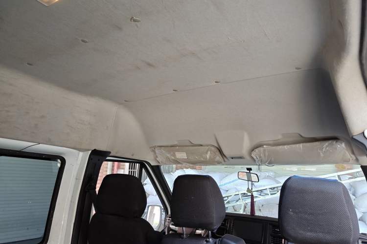Used JMC Fushun 2023 2.0T Manual Mid-Drive Mid-Roof Commercial Multi-Purpose 7-Seater Passenger Vehicle Headliner