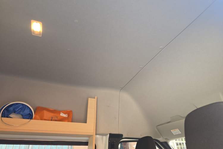 Used JMC Fushun 2023 2.0T Automatic Mid-Range Mid-Roof Commercial Multi-Purpose 6-Seater Passenger Vehicle Headliner