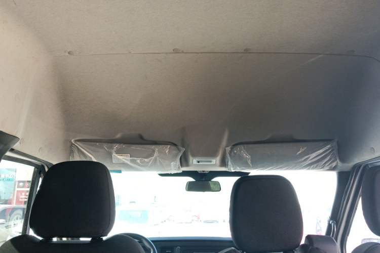 Used JMC Fushun 2023 2.0T Manual Short-Wheelbase Mid-Top Commercial Multi-Purpose 6-Seater Passenger Vehicle Headliner