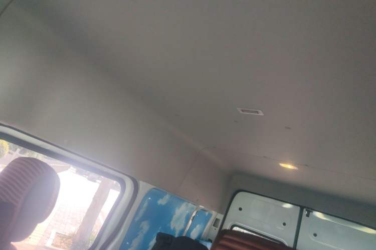 Used JMC Fushun 2023 2.0T Manual Short Wheelbase Mid-Height Passenger Version Business-Class 11-Seater (Non-Operational) Headliner