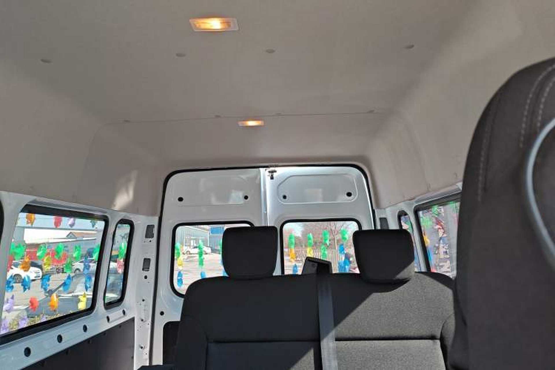 Used JMC Fushun 2023 2.0T Manual Short-Wheelbase Mid-Height Commercial Multi-Purpose 5-Seater Passenger Vehicle Headliner