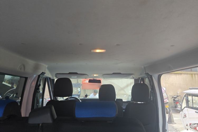 Used JMC Fushun 2023 2.0T Manual Short-Wheelbase Low-Roof Commercial Van 2/3 Seats with Dual-Swing Tailgate Headliner
