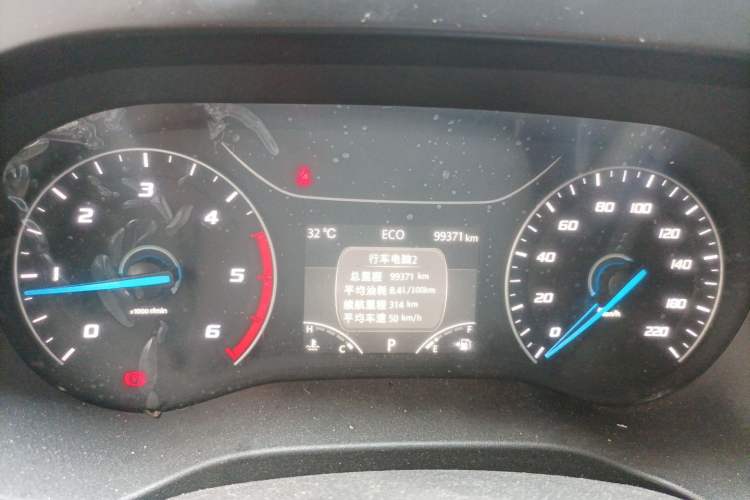 Used JMC Fushun 2023 2.0T Automatic Mid-Range High-Roof Commercial Multi-Purpose Passenger Vehicle with 6 Seats Instrument Cluster